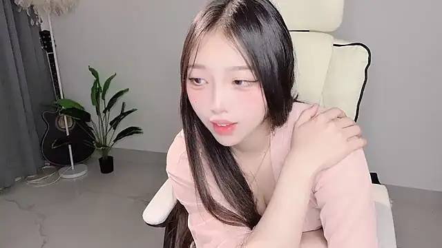 Yukiy8877 online show from April 18, 2026, 1:04 pm