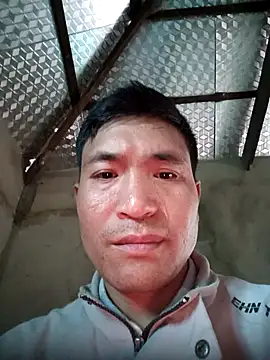 Snapshot of Sutinh85 chatting on March 23, 2026, 8:29 am Sutinh85 online show from March 23, 2026, 8:29 am