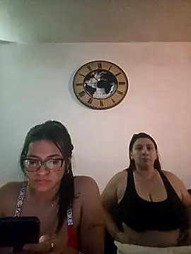 Gia-and-Lara online show from April 18, 2026, 5:39 pm