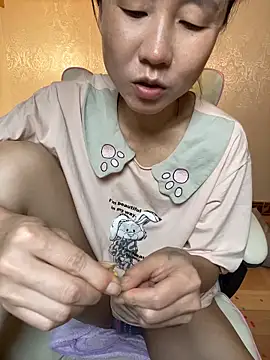 lilysister66 online show from May 5, 2026, 2:36 pm