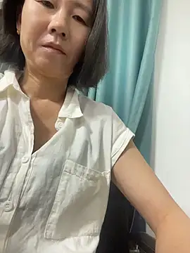 Snapshot of lilysister66 chatting on June 14, 2026, 4:42 pm lilysister66 online show from June 14, 2026, 4:42 pm