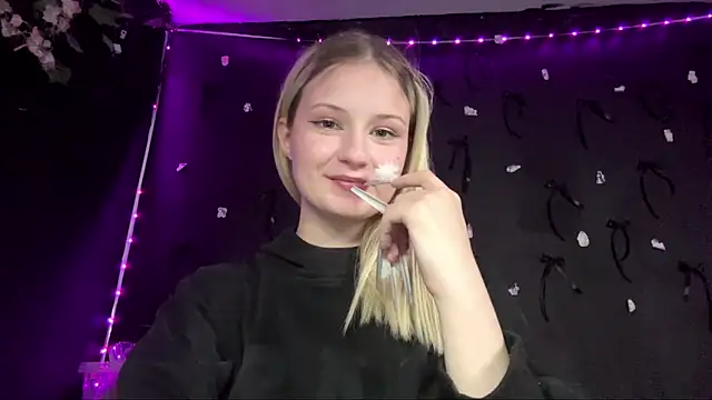 Snapshot of LiziSweet chatting on March 21, 2026, 3:48 pm LiziSweet online show from March 21, 2026, 3:48 pm