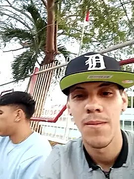 Hotsmale online show from April 11, 2026, 10:41 am