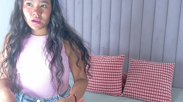 Snapshot of AhslyEvans__ chatting on June 19, 2026, 7:28 pm AhslyEvans online show from June 19, 2026, 7:28 pm