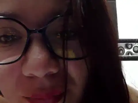 Snapshot of Alaialuxe chatting on April 8, 2026, 3:39 am Alaialuxe online show from April 8, 2026, 3:39 am