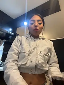 Snapshot of Velunett_19 chatting on March 27, 2026, 1:33 am Velunett 19 online show from March 27, 2026, 1:33 am