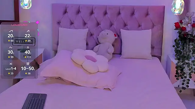 SofiaBloomm online show from April 30, 2026, 8:57 pm