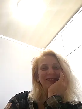 MiaLove183 online show from April 27, 2026, 1:31 pm