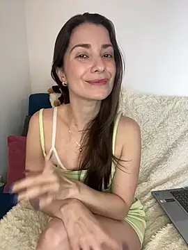 natashakinski online show from April 10, 2026, 7:40 pm