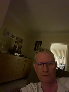 kurtyhotty online show from March 22, 2026, 9:29 pm