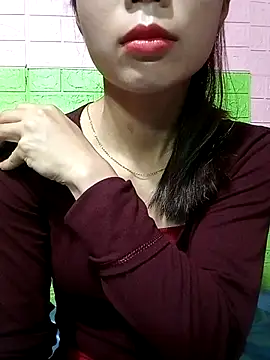 AmyLinee01 online show from April 5, 2026, 9:23 pm