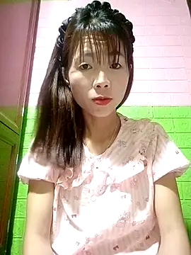AmyLinee01 online show from May 2, 2026, 5:01 am