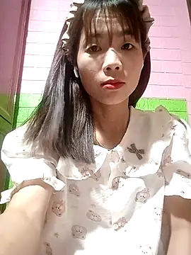 AmyLinee01 online show from May 5, 2026, 1:02 am
