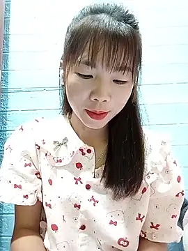AmyLinee01 online show from July 24, 2026, 4:43 am