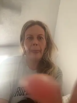 GwenWilde31 online show from June 22, 2026, 1:41 pm