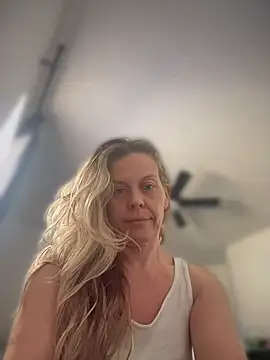 GwenWilde31 online show from June 26, 2026, 5:39 pm