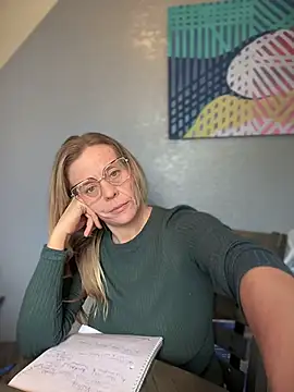 GwenWilde31 online show from August 6, 2026, 3:58 pm