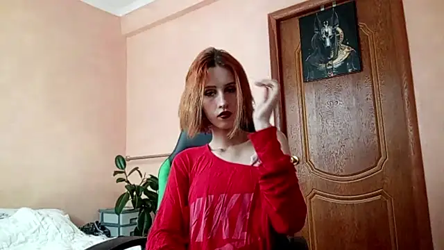 Snapshot of SirenFrost chatting on June 9, 2026, 1:34 pm SirenFrost online show from June 9, 2026, 1:34 pm