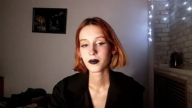Snapshot of SirenFrost chatting on June 21, 2026, 4:20 pm SirenFrost online show from June 21, 2026, 4:20 pm