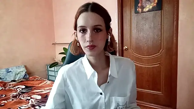 Snapshot of SirenFrost chatting on June 25, 2026, 3:27 pm SirenFrost online show from June 25, 2026, 3:27 pm