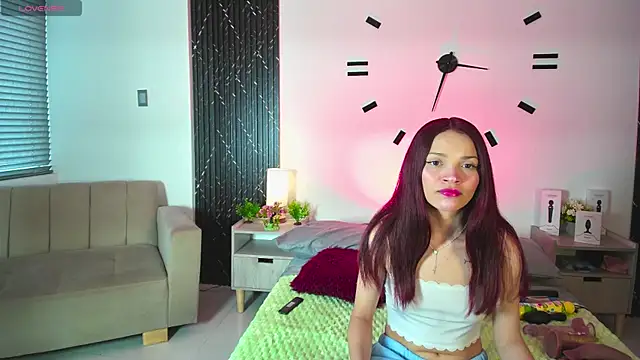 aurora petitee online show from April 25, 2026, 1:36 pm