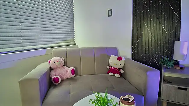aurora petitee online show from June 8, 2026, 1:44 pm