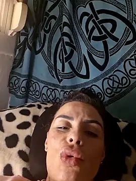 Snapshot of chiquitilla41 chatting on May 22, 2026, 12:44 pm chiquitilla41 online show from May 22, 2026, 12:44 pm