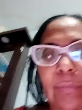 sexymomsn online show from April 6, 2026, 12:08 am