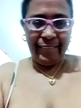sexymomsn online show from April 24, 2026, 11:07 pm
