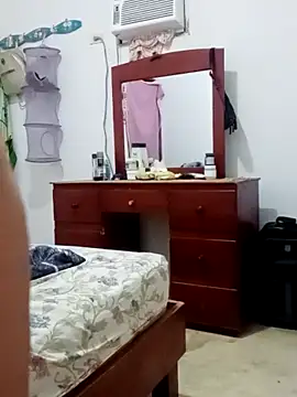 sexymomsn online show from June 18, 2026, 8:03 am
