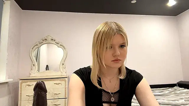 SweettAnny online show from March 28, 2026, 5:56 pm