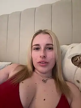 EloiseeUKK online show from March 23, 2026, 7:23 am