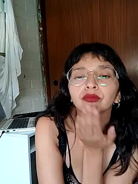LisaMargo online show from April 17, 2026, 3:37 pm