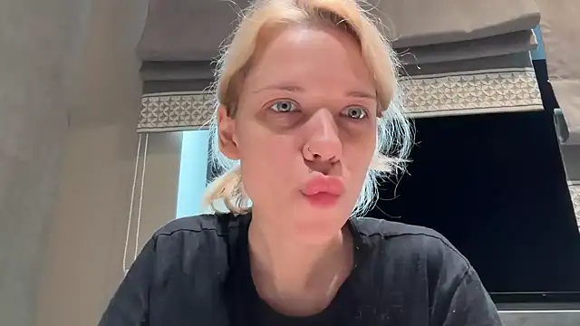 TenderChloe online show from June 18, 2026, 8:47 am