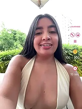 HaileyBiieber online show from May 3, 2026, 10:49 pm