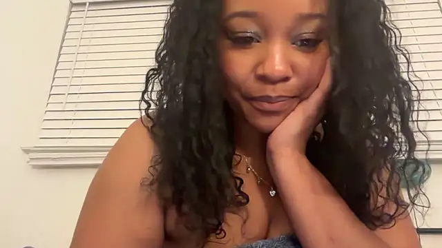Yourmommysilk online show from May 28, 2026, 12:02 pm