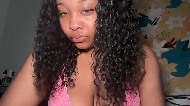 Yourmommysilk online show from June 12, 2026, 11:53 am