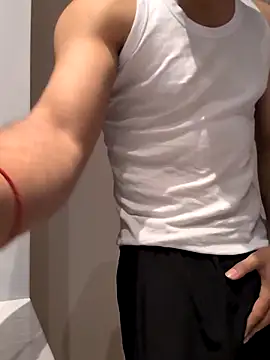 handsome-hunky online show from April 8, 2026, 2:06 pm