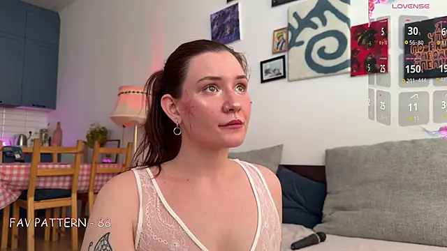 Snapshot of AurikTrix chatting on June 16, 2026, 1:52 am AurikTrix online show from June 16, 2026, 1:52 am