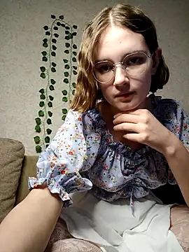 Heyy Mia online show from March 27, 2026, 4:29 pm