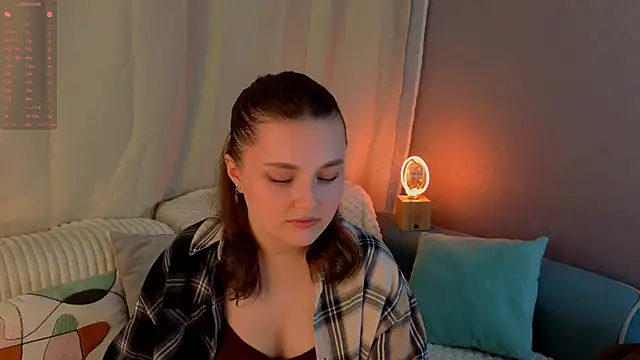 LorriMonz online show from June 5, 2026, 1:45 am