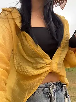 kim-min-jii online show from March 26, 2026, 1:33 am