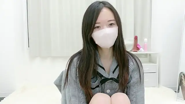 Snapshot of shinochan__ chatting on April 3, 2026, 1:42 pm shinochan online show from April 3, 2026, 1:42 pm