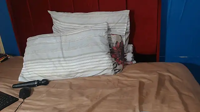 DarkBeautyX online show from June 21, 2026, 5:37 pm