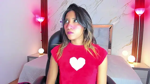 EsperanzaMora online show from April 27, 2026, 7:45 pm