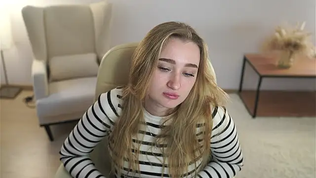 VioletteClaire online show from March 25, 2026, 11:05 am