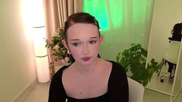 Snapshot of Flora_Ray chatting on April 1, 2026, 12:50 pm Flora Ray online show from April 1, 2026, 12:50 pm