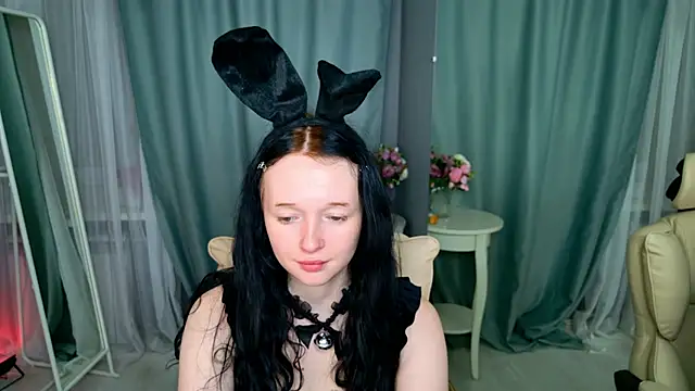 Snapshot of Flora_Ray chatting on April 4, 2026, 8:56 am Flora Ray online show from April 4, 2026, 8:56 am