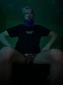 le-couple-en-chaleur  online show from March 23, 2026, 9:52 pm