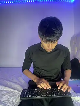 LYAN DYLAN online show from March 26, 2026, 10:15 pm